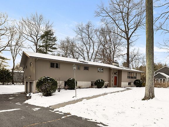 2nd image of 84 Brookhaven Dr