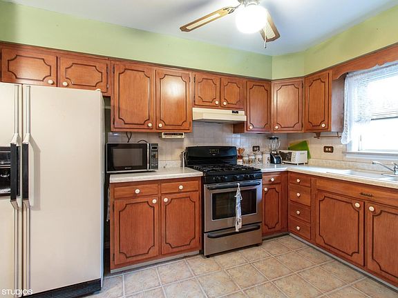 2nd image of 1010 Arnold Ct APT 2