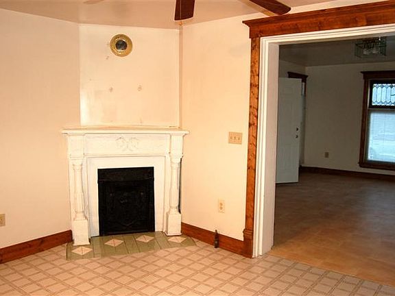 5th image of 215 Market St