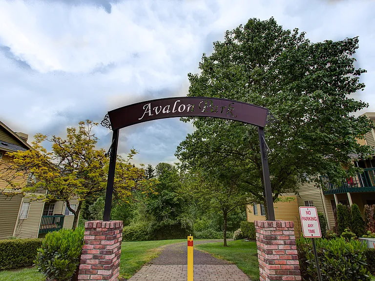 Commons at Avalon Park Apartments — Photo 39