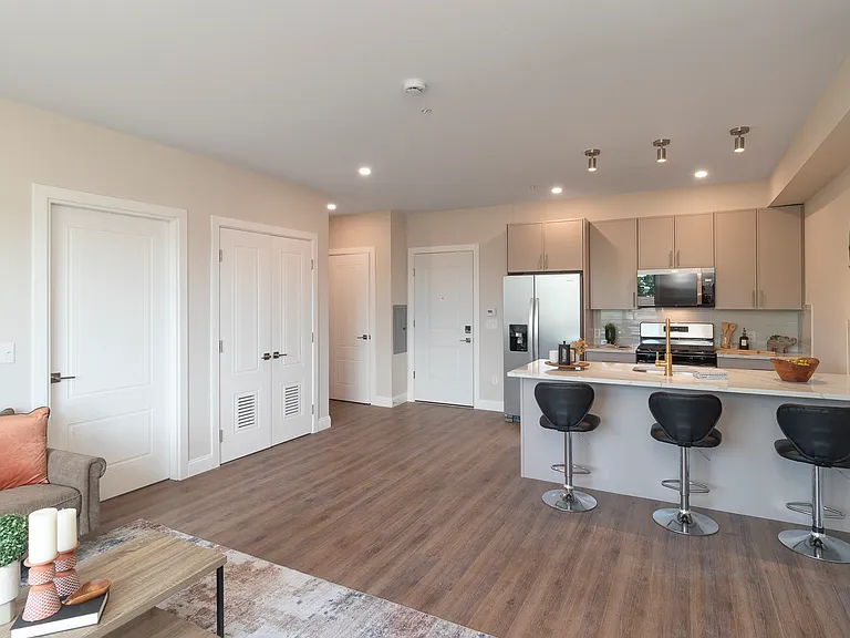 Lakeview Apartments — Photo 10