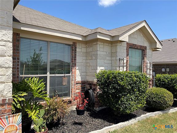 3rd image of 2403 Scott Dr