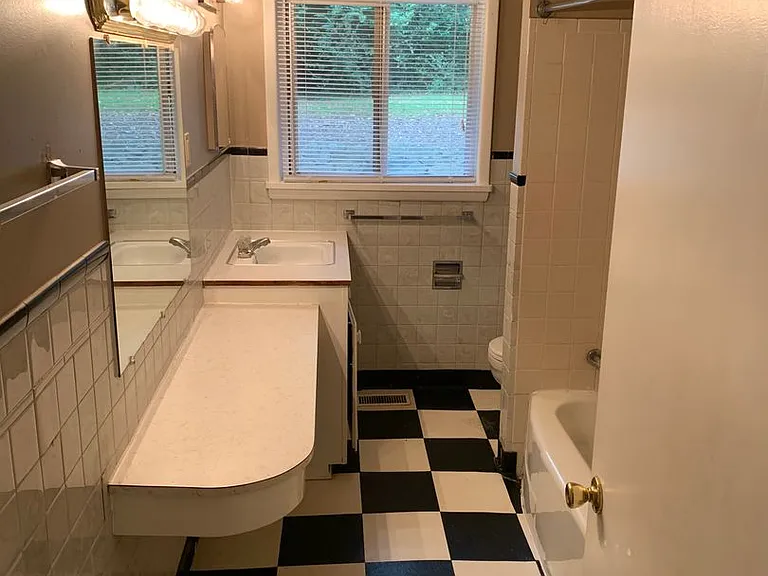 912 W Clinton Dr — Photo 9