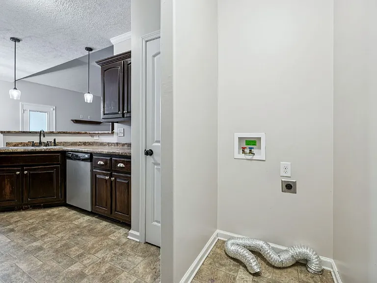 634 Hidden Valley Dr — Photo 24