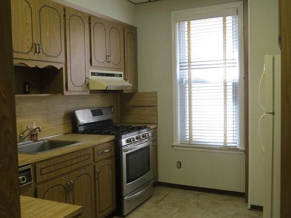 4th image of 2551 47th St #1