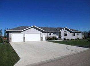 1498 Maple Ct, Wahpeton, ND 58075