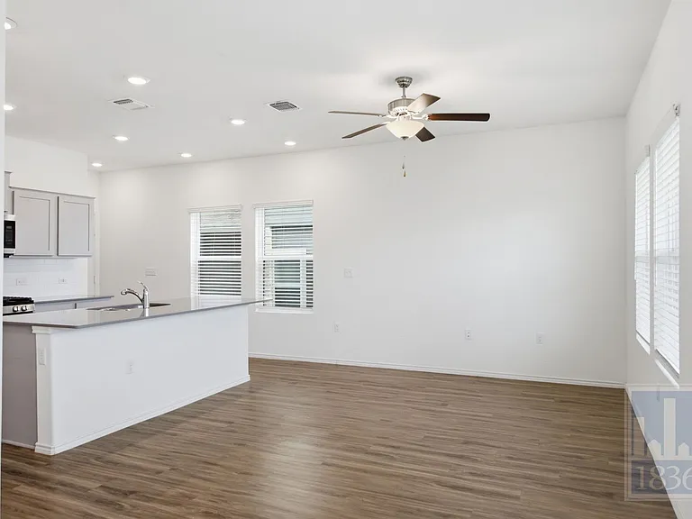 15213 Spruce Frost Cv #A — Photo 7