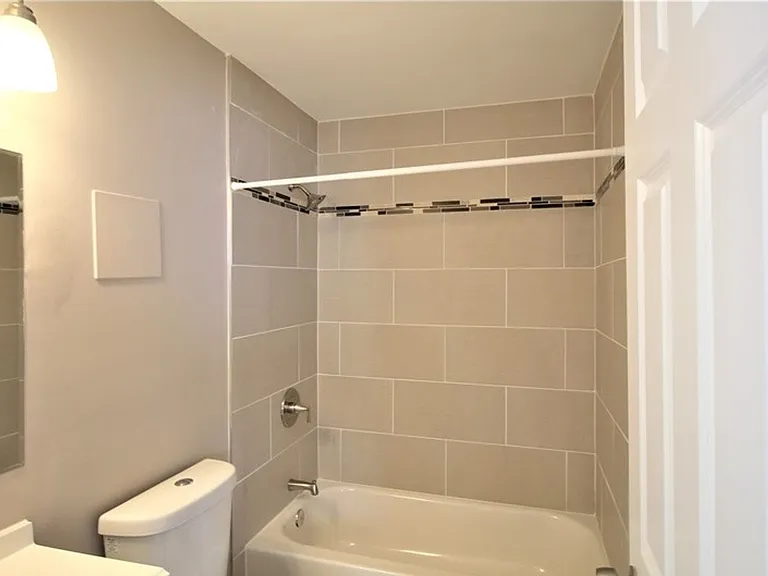 812 Nat Ct — Photo 4