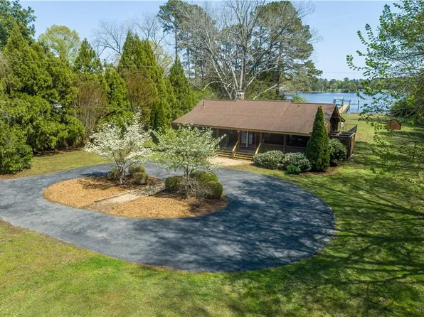 8389 Azalea Bush Ln, Gloucester, VA 23061