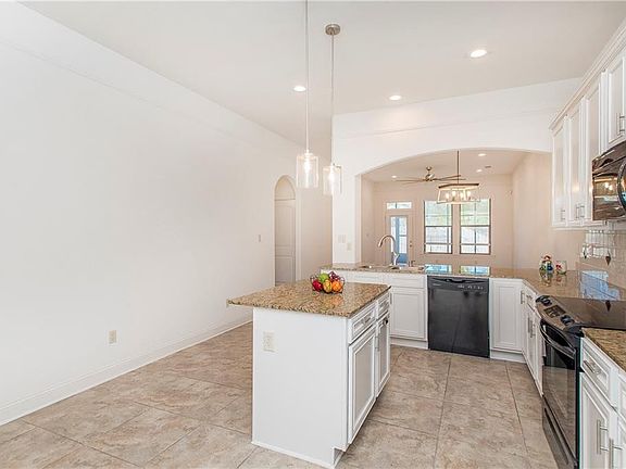 5th image of 825 Decatur St