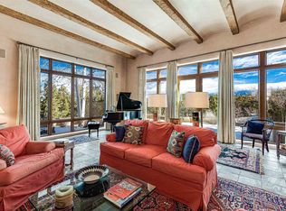 21 Vuelta Yucca, Santa Fe, NM 87506