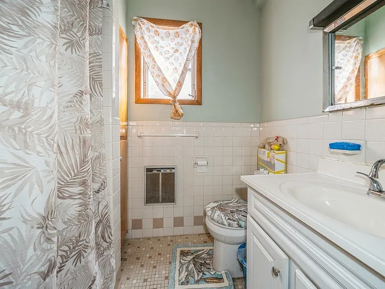 158 W 8th St #2 — Photo 3