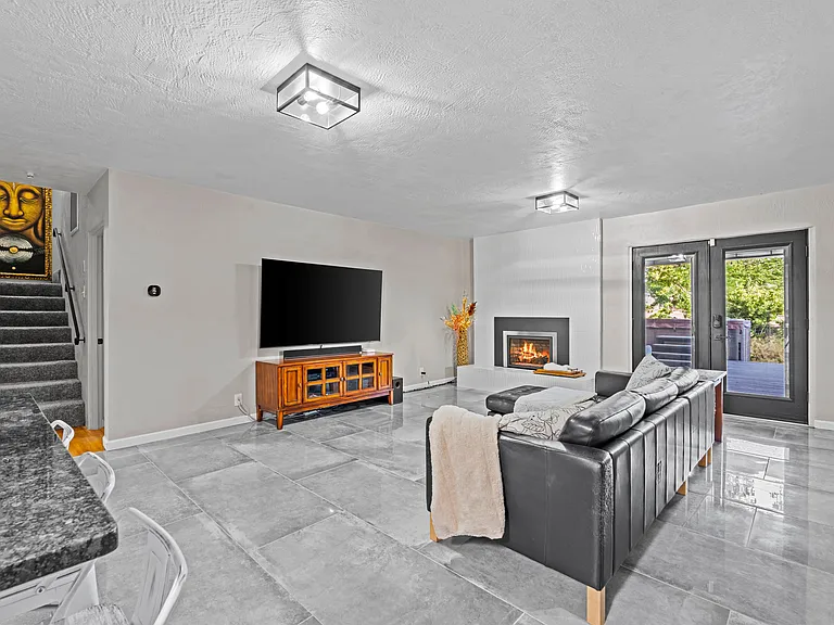 4908 Burton Ave SE — Photo 8
