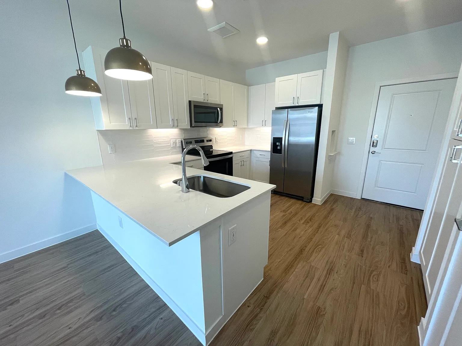 1 bed, 1.0 bath, 750 sqft, $1,099 — Photo 2