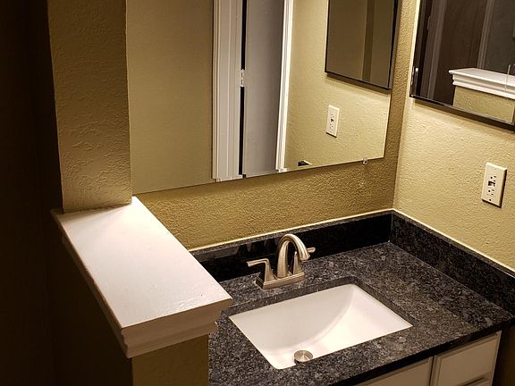 5th image of 2307 Balsam Dr APT L201