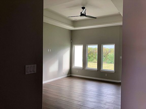 2nd image of 805 E Arapaho Ave