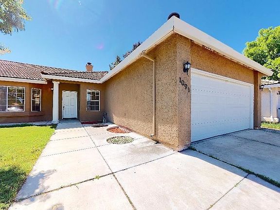 3rd image of 1091 Overland Ave