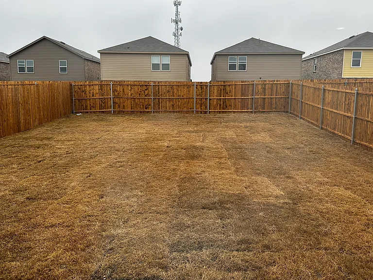 320 Glenwick Ln — Photo 2