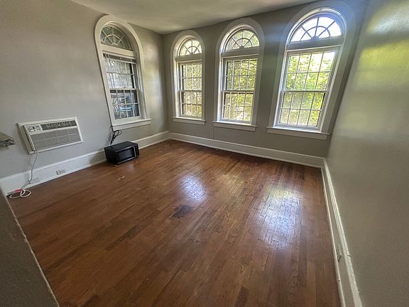 4th image of 2254 Bryn Mawr Ave #12