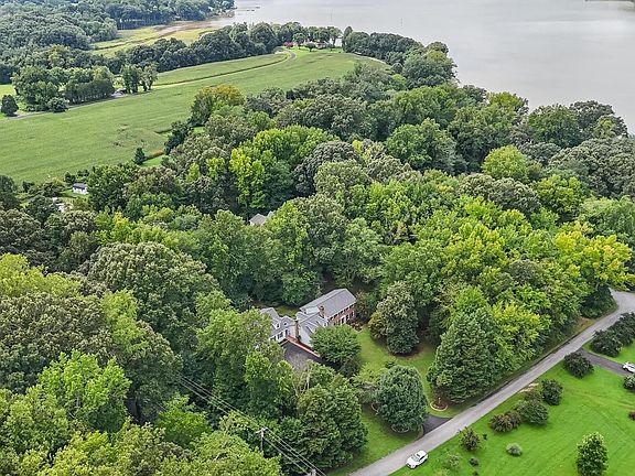2nd image of 8501 Potobac Shores Rd