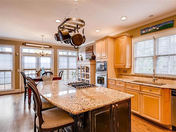 4th image of 220 Glen Royal Ct