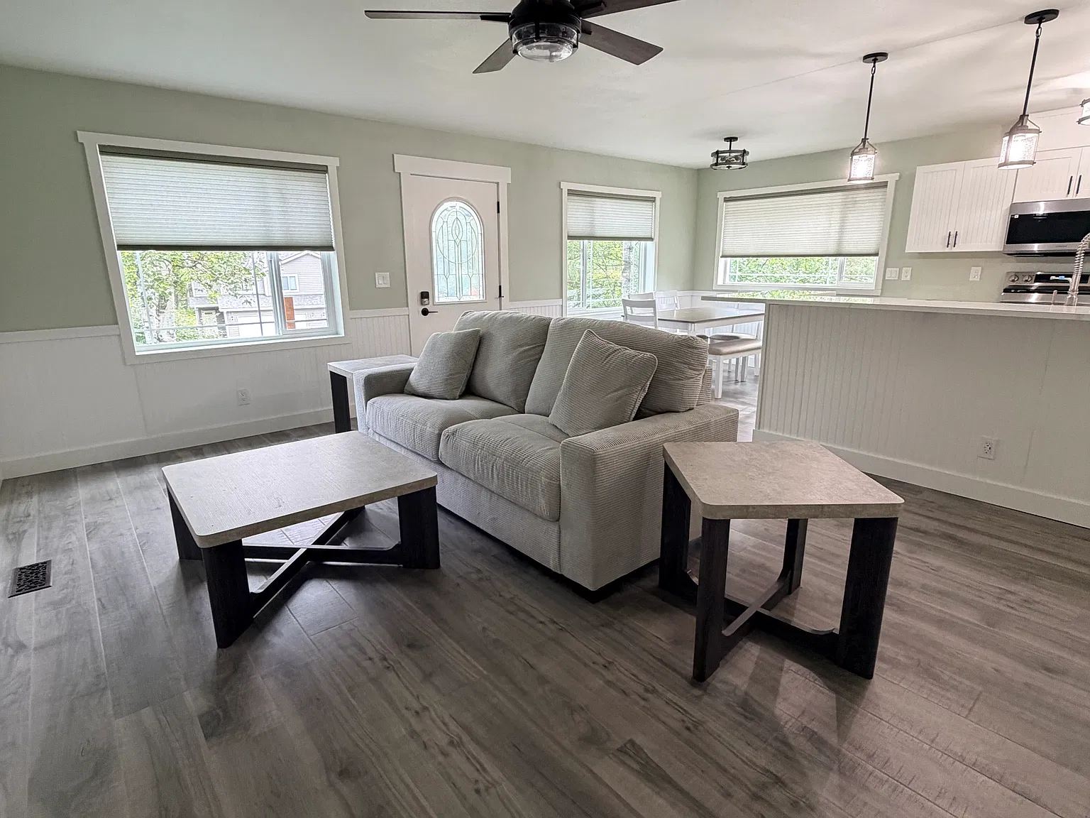 3 bed, 1050 sqft, $2,400 — Photo 2