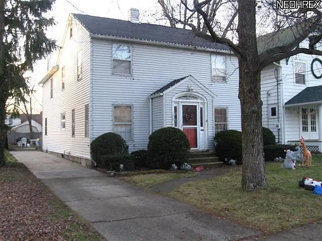 1202 Hawthorne Ave photo 1
