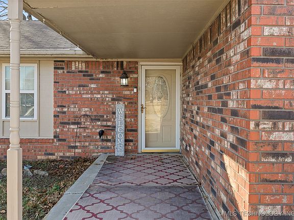 2nd image of 1209 W Chickasha Ave