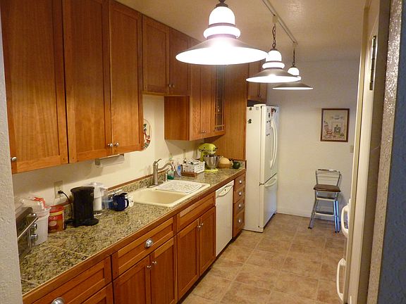 3rd image of 6330 Siskiyou Blvd