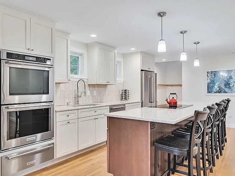 235 Lincoln St — Photo 23