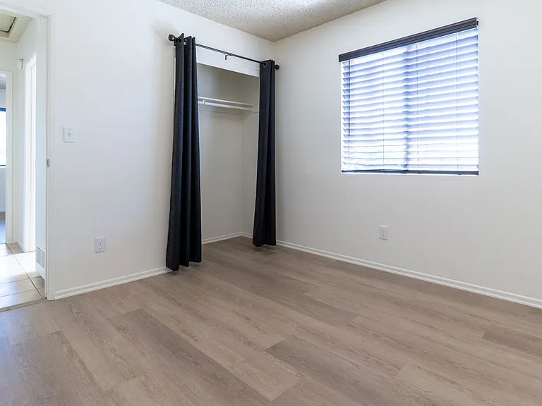 450 N Coronado Ter — Photo 15