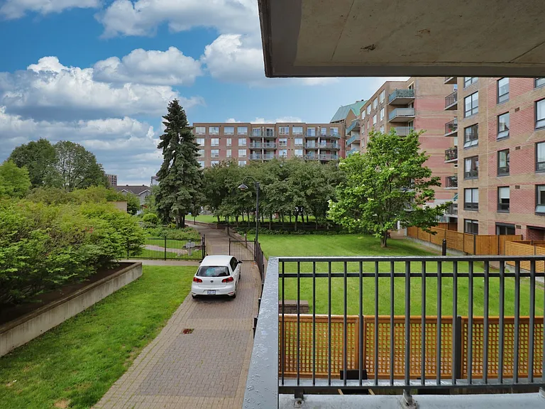 35 Holland Ave #302 — Photo 27