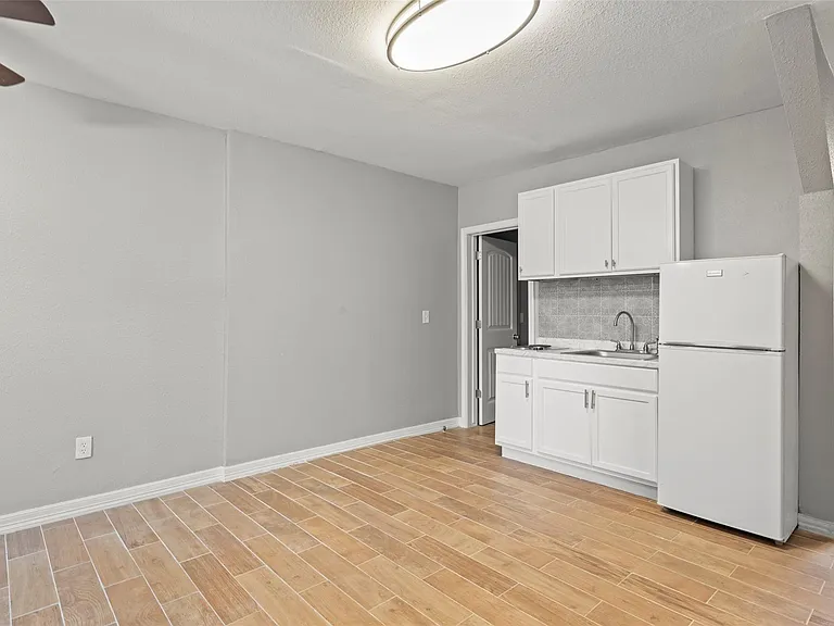 3420 Michigan St #7 — Photo 6