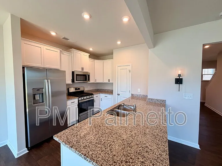 1074 Cornelia St — Photo 8