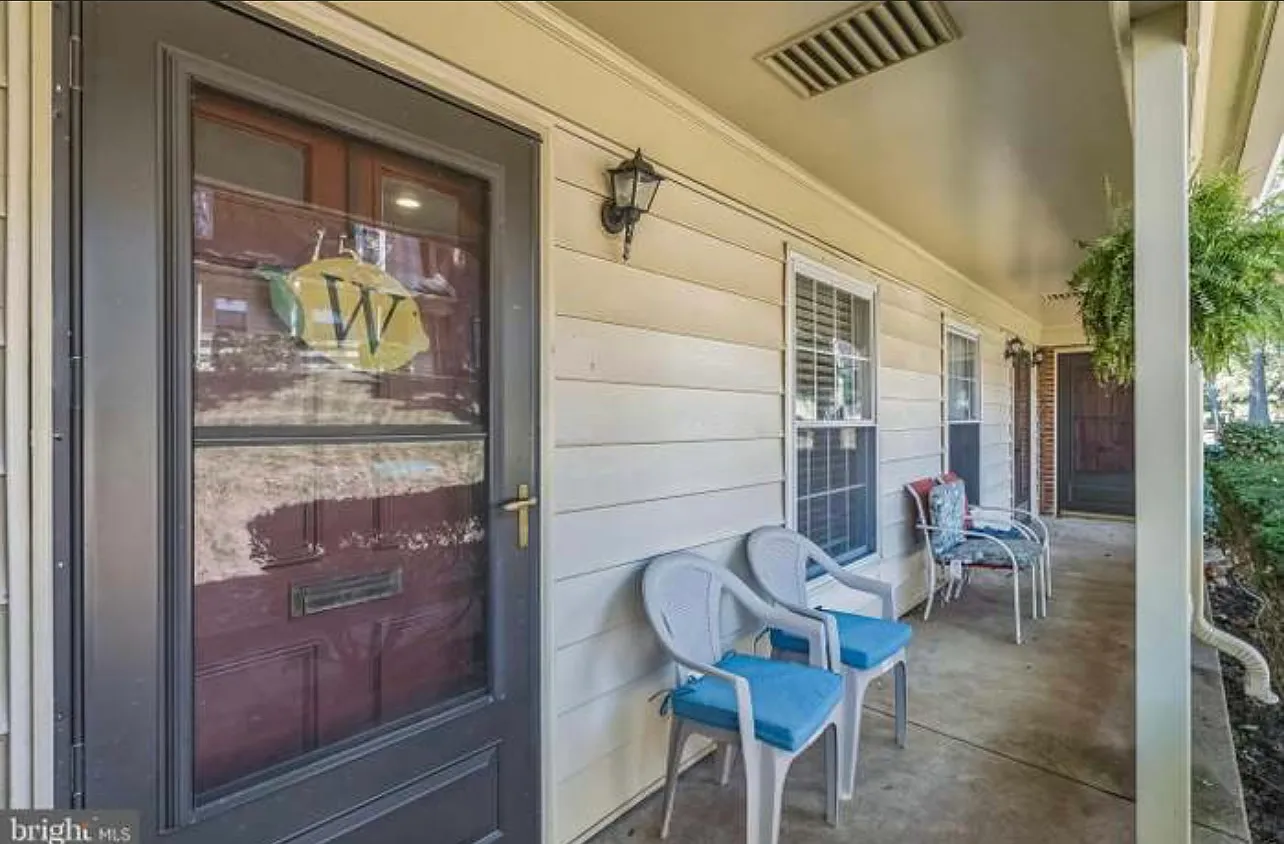 2 bed, 1.5 bath, 1060 sqft, $2,200 — Photo 3