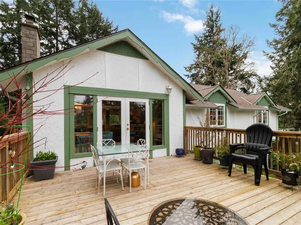4719 Treetop Hts, Saanich, BC V8Y 1E2