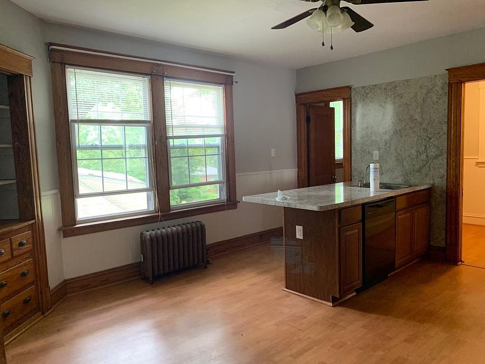 1st image of 272 Farmington Ave #2