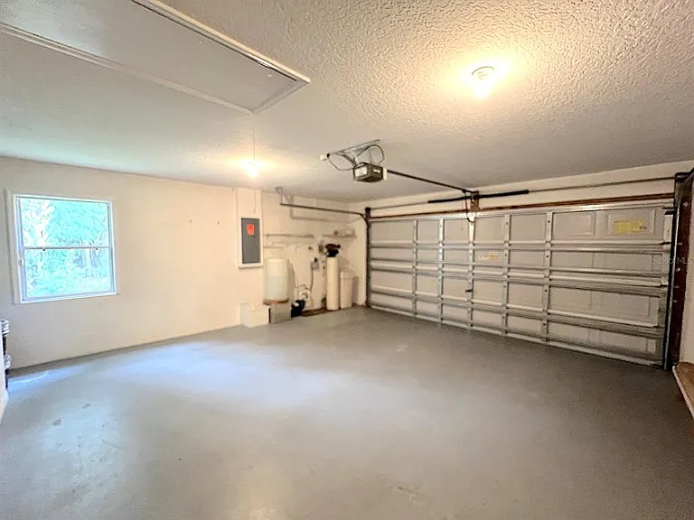 106 Point Of Woods Dr — Photo 35