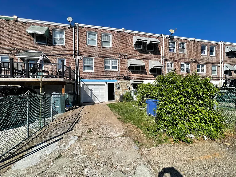 1950 Devereaux Ave — Photo 9