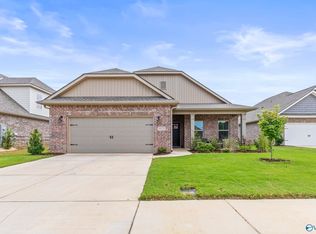 9528 Hampton Oak Dr SE, Owens Cross Roads, AL 35763