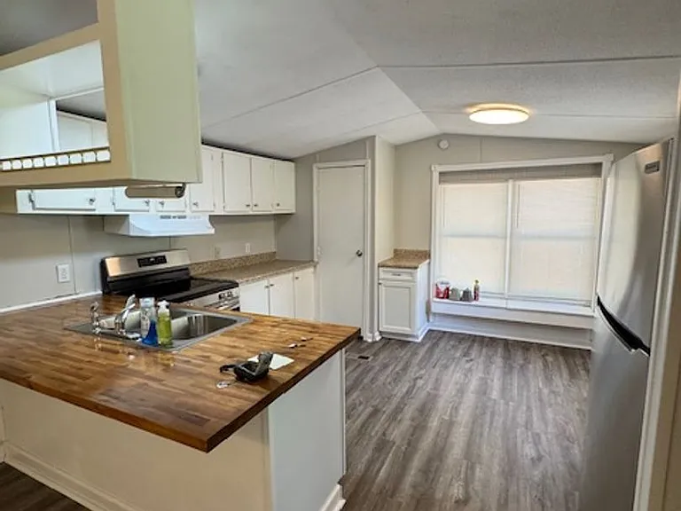 240 Max Ct — Photo 4