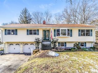 75 Johnson St, Trumbull, CT 06611