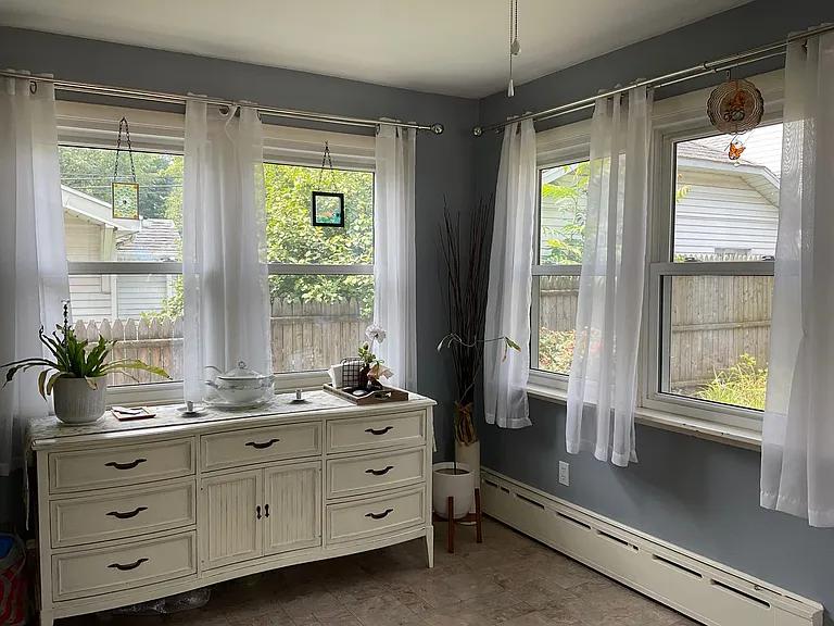 278 N Elm St — Photo 2