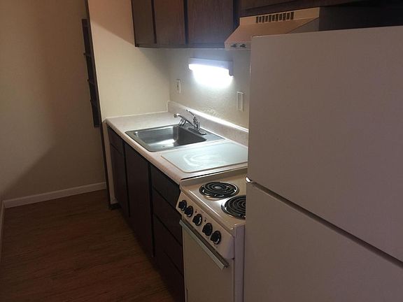 4th image of 1421 Lancaster St APT 103E