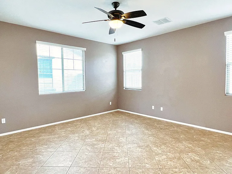 113 E Palomino Dr — Photo 3