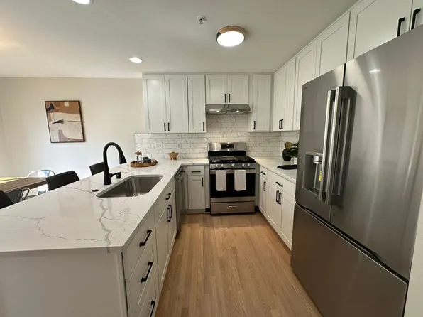 8823 Holly Dr APT 520, Everett, WA 98208