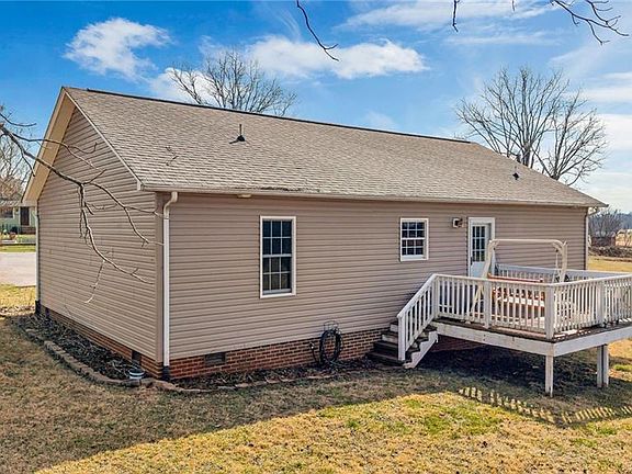 4th image of 155 Jays Meadow Ln