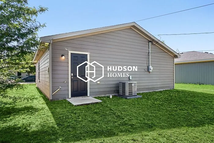 1426 Plum St — Photo 12