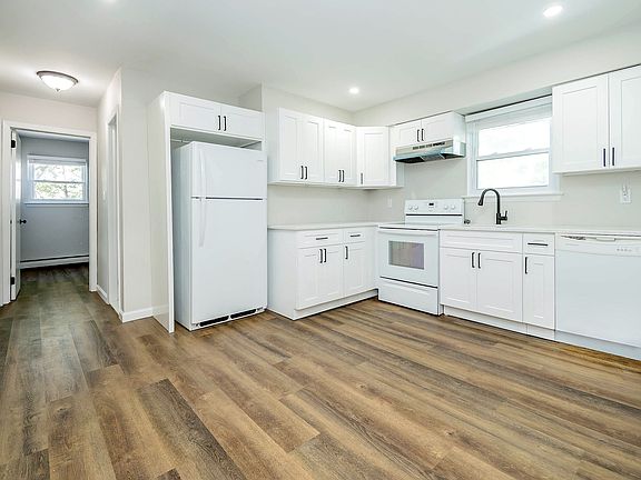 2nd image of 80 Maxwell Ave #2