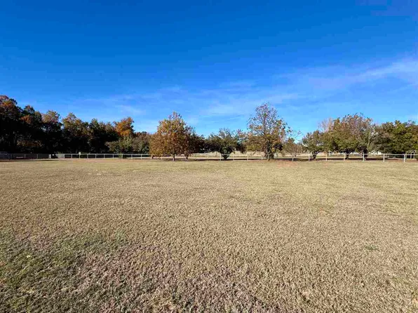 108 N Timberline Dr, Perkins, OK 74059